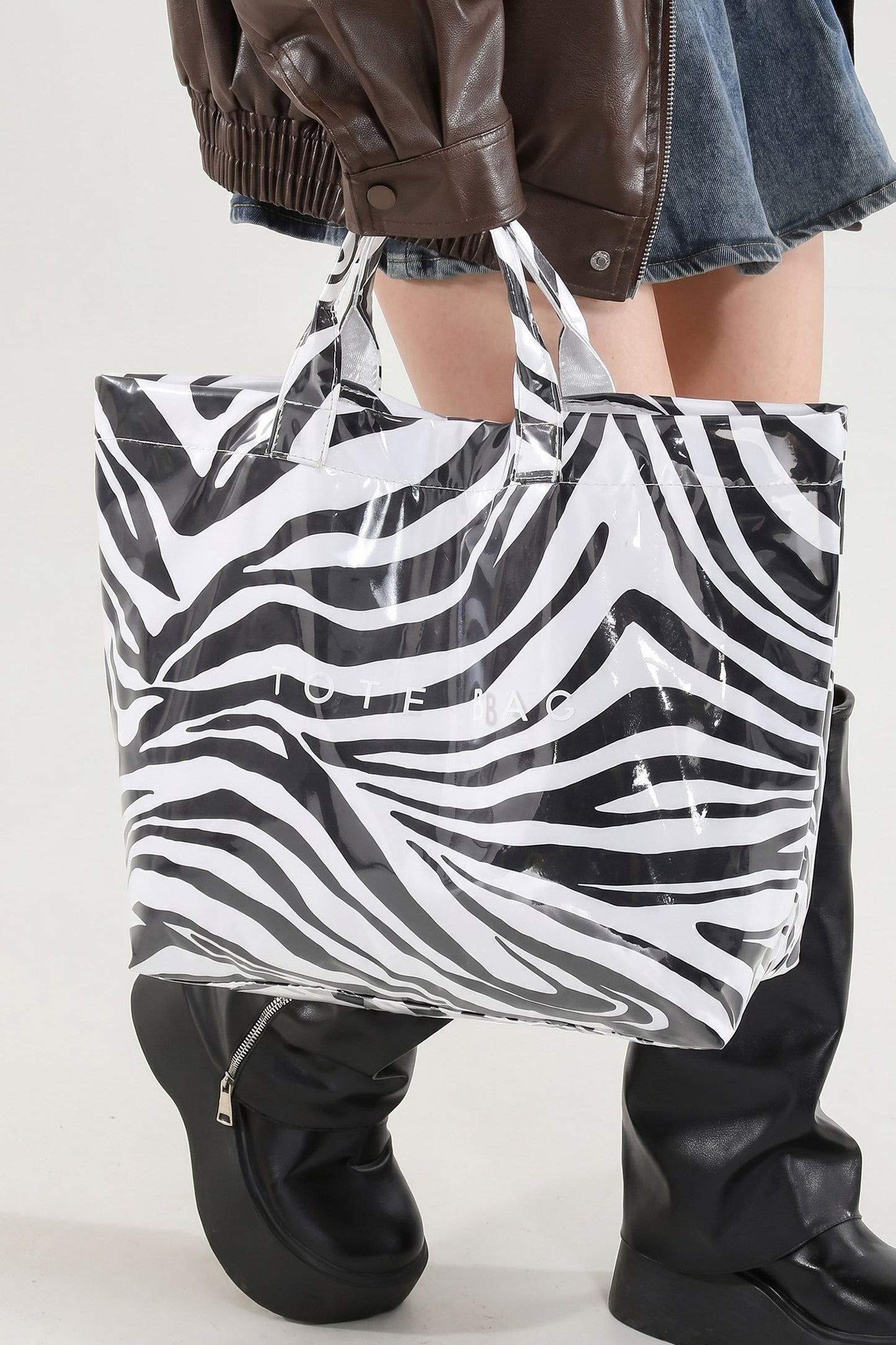 Palm Grove Tropical Print Travel Tote
